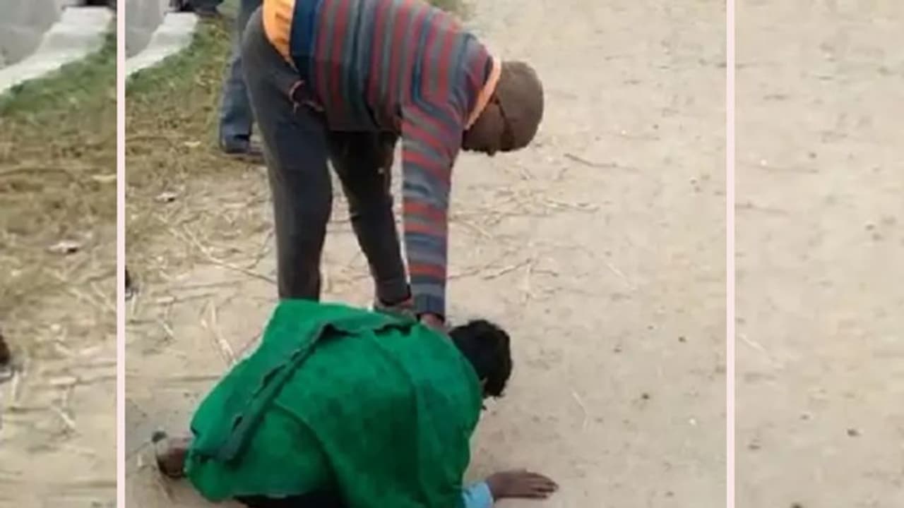 Bihar Polls: ಸೋಲು ಸಹಿಸದಾದ ಜನನಾಯಕ, ಯುವಕನಿಗೆ ಥಳಿಸಿ ತನ್ನ ಉಗುಳು ಬಲವಂತವಾಗಿ ತಿನ್ನಿಸಿದ! Bihar Polls: ಸೋಲು ಸಹಿಸದಾದ ಜನನಾಯಕ, ಯುವಕನಿಗೆ ಥಳಿಸಿ ತನ್ನ ಉಗುಳು ಬಲವಂತವಾಗಿ ತಿನ್ನಿಸಿದ!