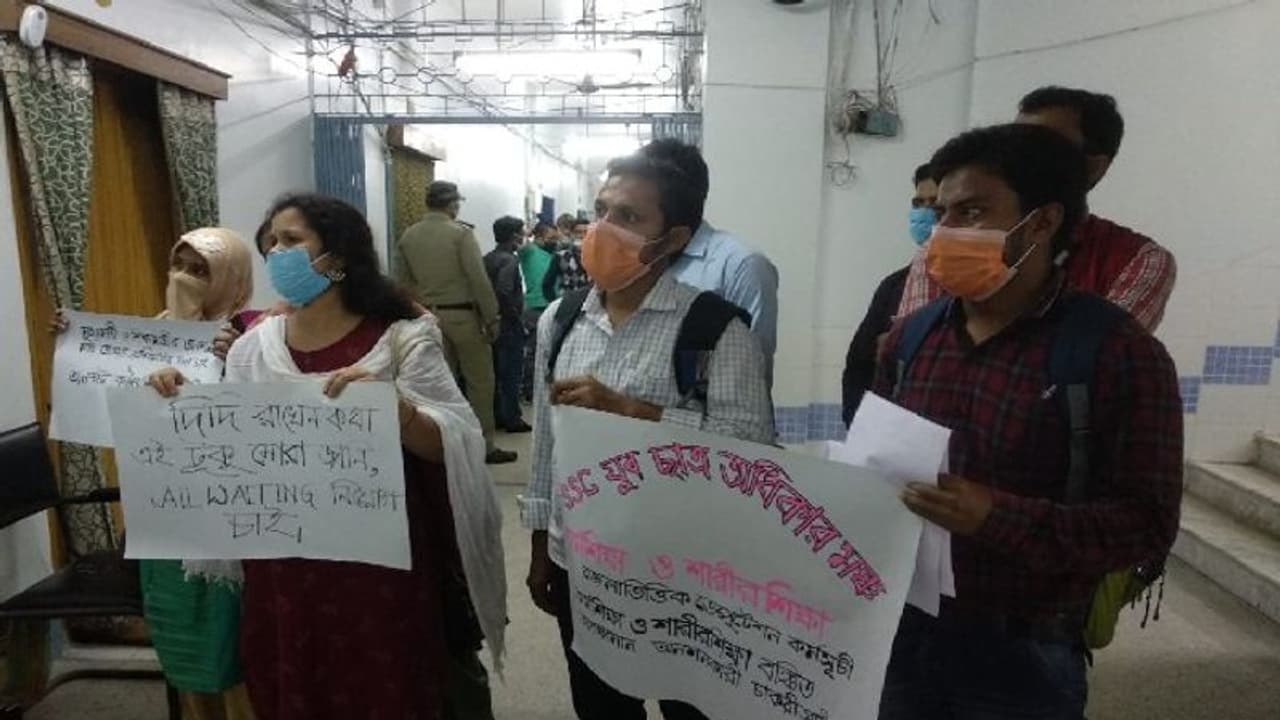 SSC Candidates: স্বেচ্ছামৃত্যুর দাবি জানিয়ে আন্দোলনে এসএসসি চাকরিপ্রার্থীরা