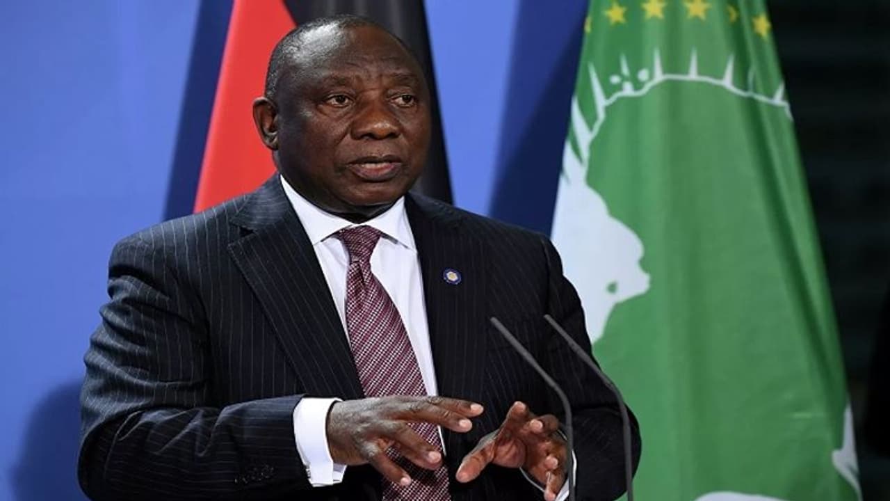 दक्षिण अफ्रीका के राष्ट्रपति Cyril Ramaphosa कोरोना संक्रमित, उप राष्ट्रपति को दी जिम्मेदारियां दक्षिण अफ्रीका के राष्ट्रपति Cyril Ramaphosa कोरोना संक्रमित, उप राष्ट्रपति को दी जिम्मेदारियां