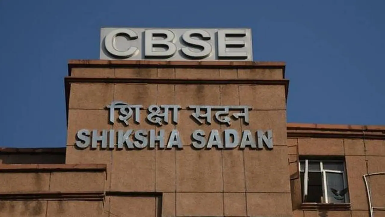 CBSE : 'സ്ത്രീ പുരുഷതുല്യത കുട്ടികളിൽ അച്ചടക്കം ഇല്ലാതാക്കി', വിവാദ പരാമർശം പിൻവലിച്ച് സിബിഎസ്ഇ CBSE : 'സ്ത്രീ പുരുഷതുല്യത കുട്ടികളിൽ അച്ചടക്കം ഇല്ലാതാക്കി', വിവാദ പരാമർശം പിൻവലിച്ച് സിബിഎസ്ഇ