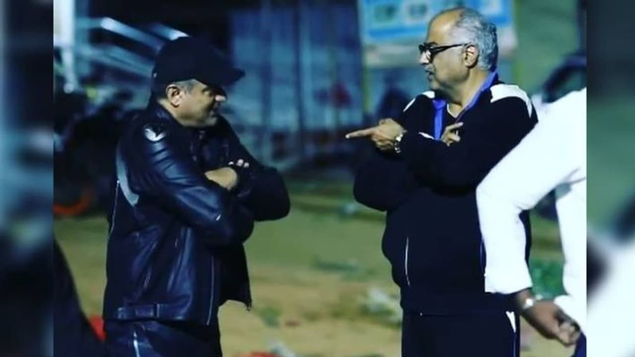 Ajith : கைநீட்டி பேசும் போனி கபூர்.. பணிவுடன் கைகட்டி நிற்கும் அஜித் வைரலாகும் ‘வலிமை’ ஷூட்டிங் ஸ்பாட் வீடியோ Ajith : கைநீட்டி பேசும் போனி கபூர்.. பணிவுடன் கைகட்டி நிற்கும் அஜித் வைரலாகும் ‘வலிமை’ ஷூட்டிங் ஸ்பாட் வீடியோ