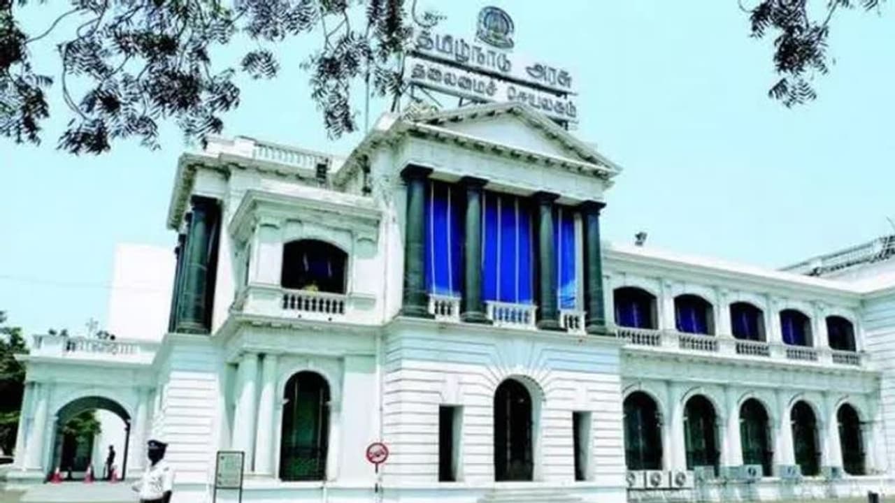 மாநகராட்சி ஆணையர்கள் உள்ளிட்ட 12 ஐ.ஏ.எஸ் அதிகாரிகள் இடமாற்றம்..! தமிழக அரசு அதிரடி உத்தரவு