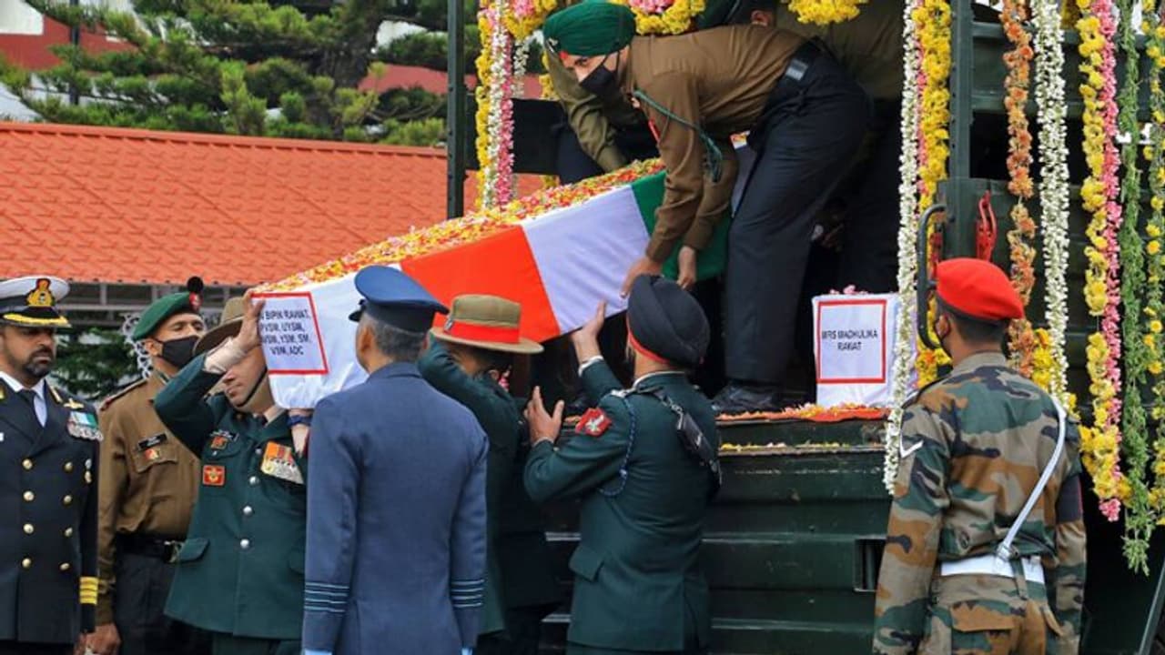 जिस मोबाइल से बनाया गया था CDS Bipin Rawat Plane Crash Video, उसे जांच अधिकारियों ने किया जब्त जिस मोबाइल से बनाया गया था CDS Bipin Rawat Plane Crash Video, उसे जांच अधिकारियों ने किया जब्त