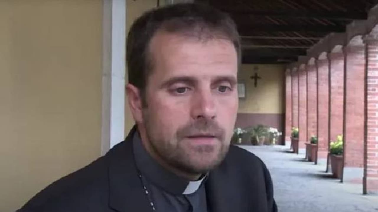 Xavier Novell i Goma ലൈംഗികസാഹിത്യകാരിയെ വിവാഹം ചെയ്യാൻ ബിഷപ്പ് സ്ഥാനം രാജിവച്ചു, സഭാധികാരങ്ങൾ നീക്കം ചെയ്തു