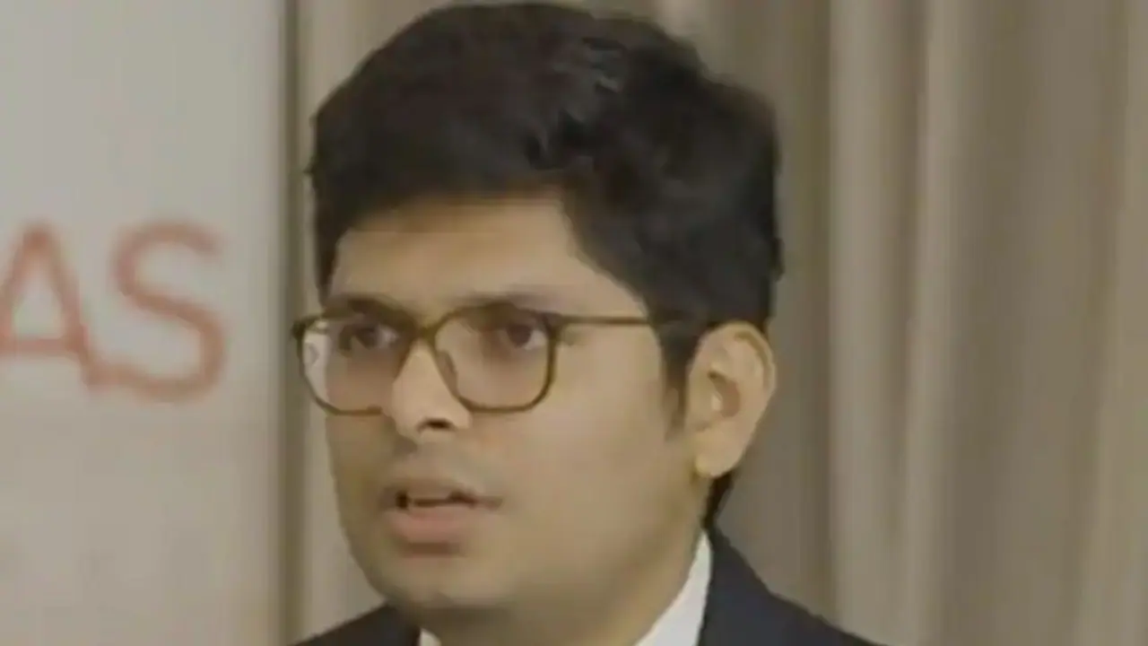 पहले अटेम्प्ट में नहीं निकला प्रीलिम्स, खास स्ट्रेटजी बनाकर अनमोलम ने 2nd अटेम्प्ट में क्रैक कर लिया UPSC 2020 पहले अटेम्प्ट में नहीं निकला प्रीलिम्स, खास स्ट्रेटजी बनाकर अनमोलम ने 2nd अटेम्प्ट में क्रैक कर लिया UPSC 2020