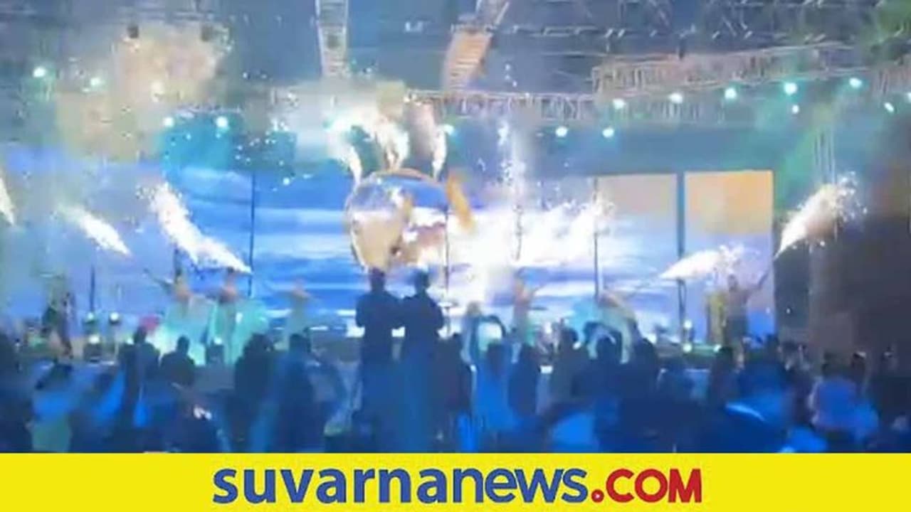 Viral Video: ಕುಸಿದು ಬಿತ್ತು ವಧುವರರಿದ್ದ ಎಲವೇಟೆಡ್‌ ಮದುವೆ ಮಂಟಪ