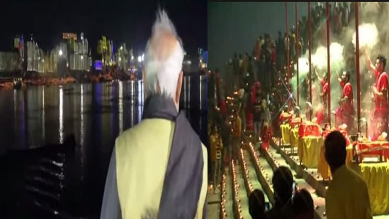 Kashi Vishwanath Corridor: गंगा आरती में शामिल हुए PM मोदी, दीप से जगमगाए 84 घाट