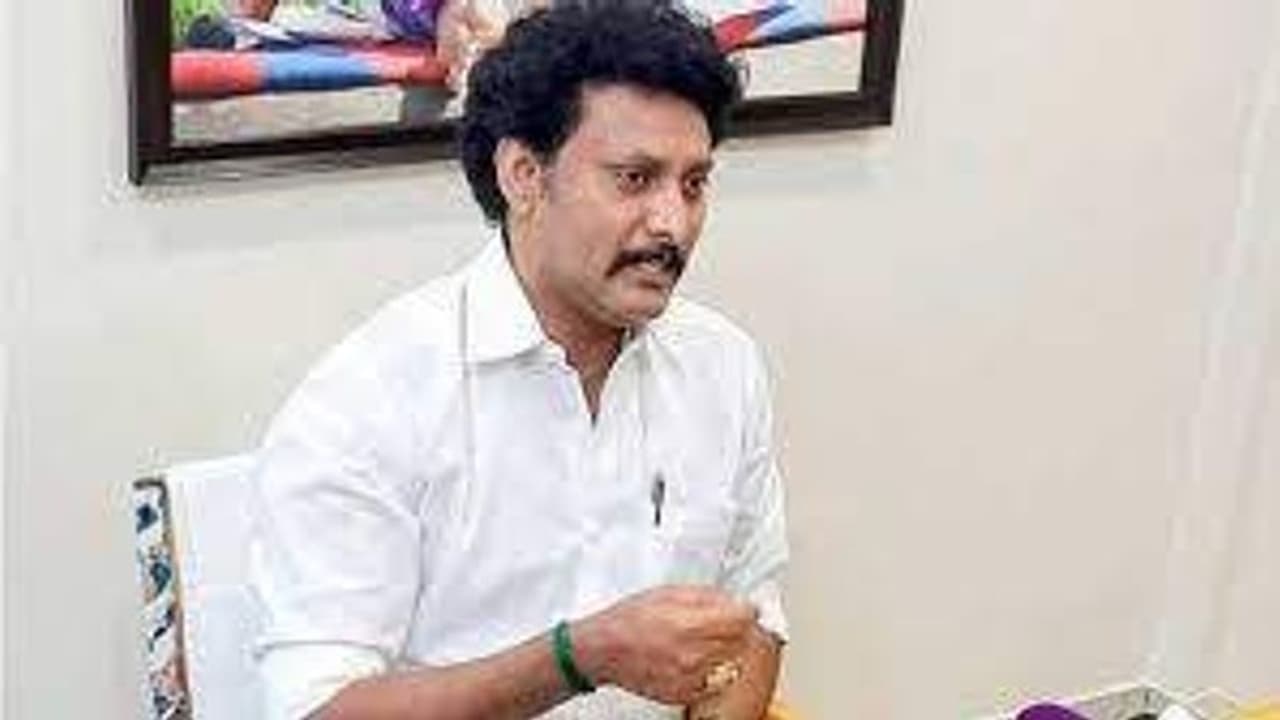 அரசு உத்தரவினை மீறிய 981 தனியார் பள்ளிகள்… விளக்கம் கேட்டு நோட்டீஸ்… அன்பில் மகேஷ் தகவல்!! 