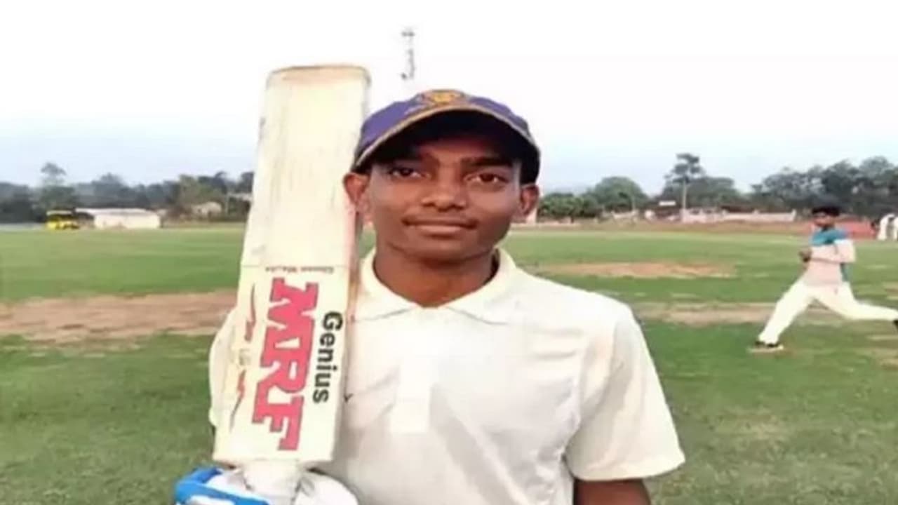 छत्तीसगढ़ के नक्सली इलाके का 14 वर्षीय ‘ब्रैडमैन’, अपने बल्ले से लगातार उगल रहा है रन छत्तीसगढ़ के नक्सली इलाके का 14 वर्षीय ‘ब्रैडमैन’, अपने बल्ले से लगातार उगल रहा है रन