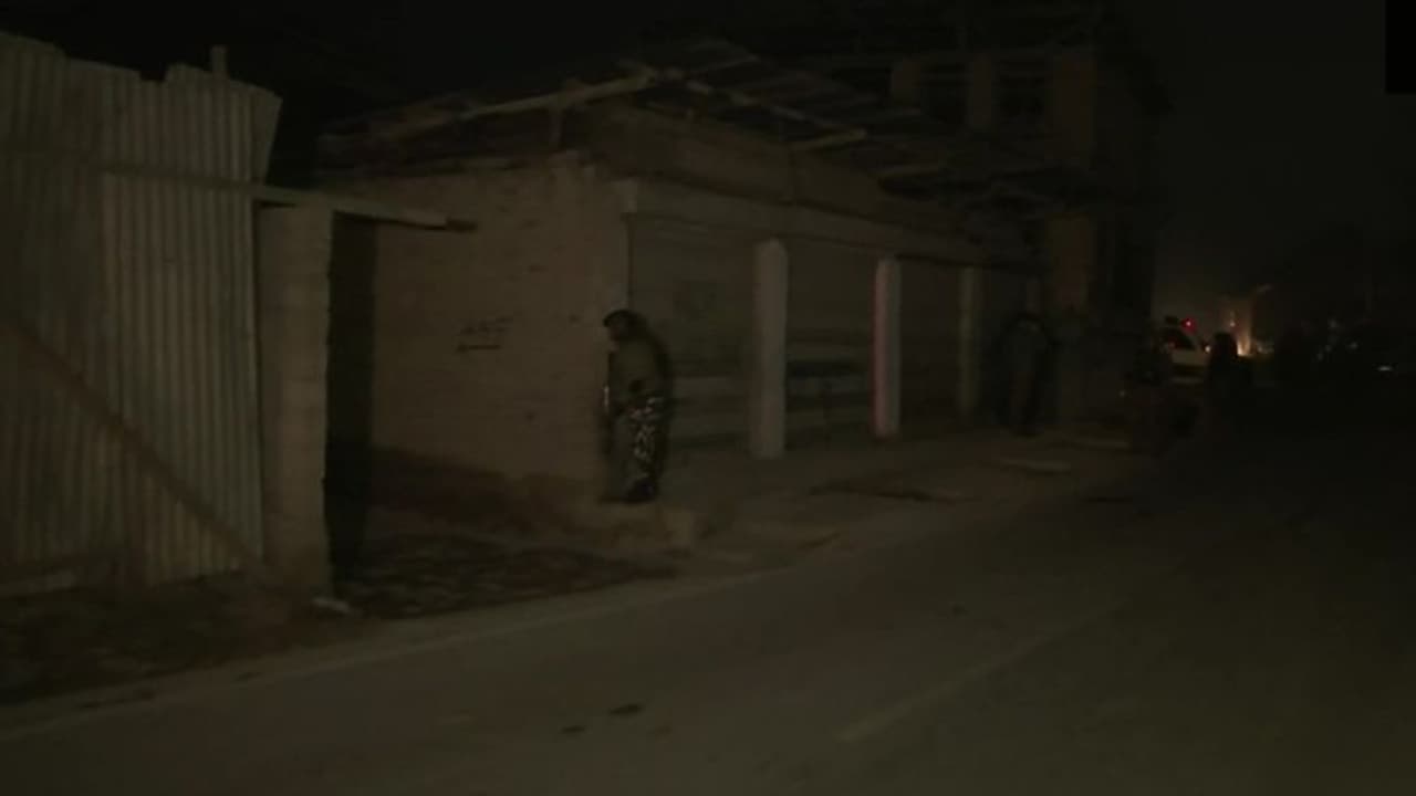 Jammu Kashmir में बिजली के privatisation का विरोध: हजारों कर्मचारी हड़ताल पर, कड़कड़ाती ठंड के बीच ब्लैकआउट Jammu Kashmir में बिजली के privatisation का विरोध: हजारों कर्मचारी हड़ताल पर, कड़कड़ाती ठंड के बीच ब्लैकआउट