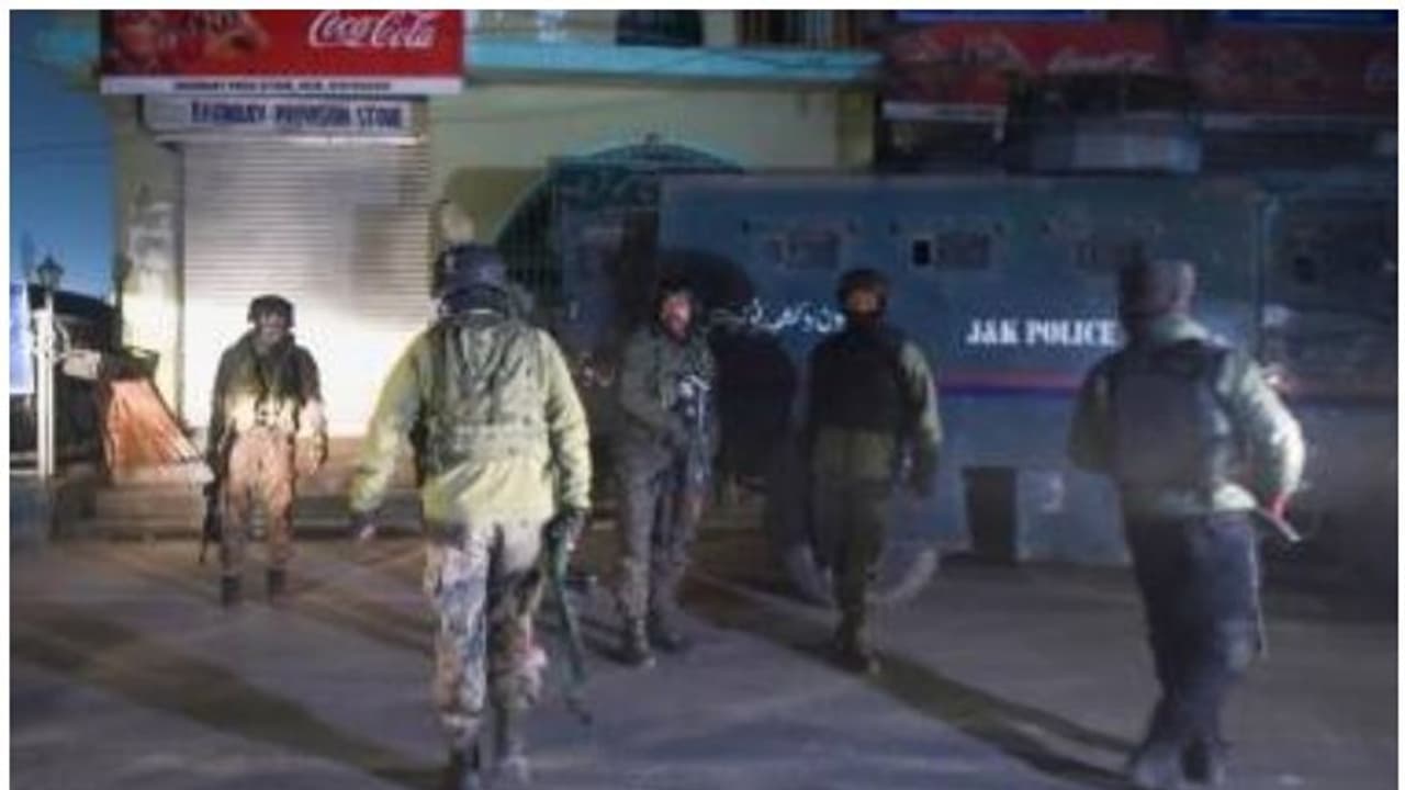 Terrorists Killed: ভারতীয় সেনার হাতে জঙ্গি নিকেশ, রাতভর গুলির লড়াই কাশ্মীরে Terrorists Killed: ভারতীয় সেনার হাতে জঙ্গি নিকেশ, রাতভর গুলির লড়াই কাশ্মীরে