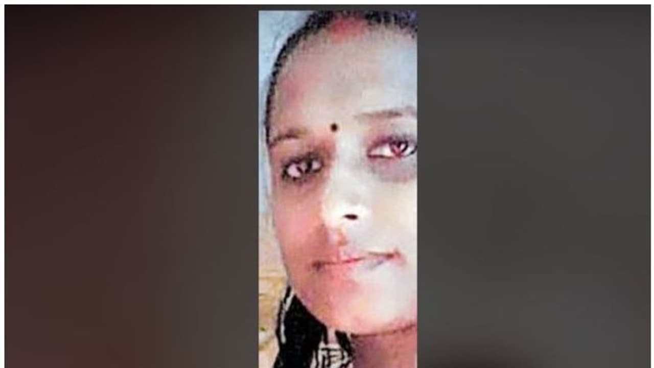 Murder : കസേരകൊണ്ടും കല്ലുകൊണ്ടും അടി; ഭര്ത്താവിന്റെ ക്രൂരമര്ദ്ദനത്തില് യുവതി മരിച്ചു Murder : കസേരകൊണ്ടും കല്ലുകൊണ്ടും അടി; ഭര്ത്താവിന്റെ ക്രൂരമര്ദ്ദനത്തില് യുവതി മരിച്ചു