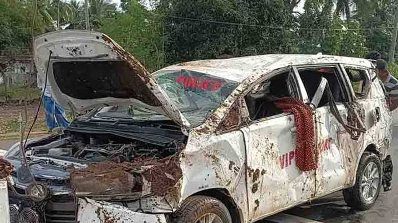 Accident: அமைச்சரின் பாதுகாப்பு வாகனம் பள்ளத்தில் கவிழ்ந்து விபத்து.. 5 போலீசார் படுகாயம்..!