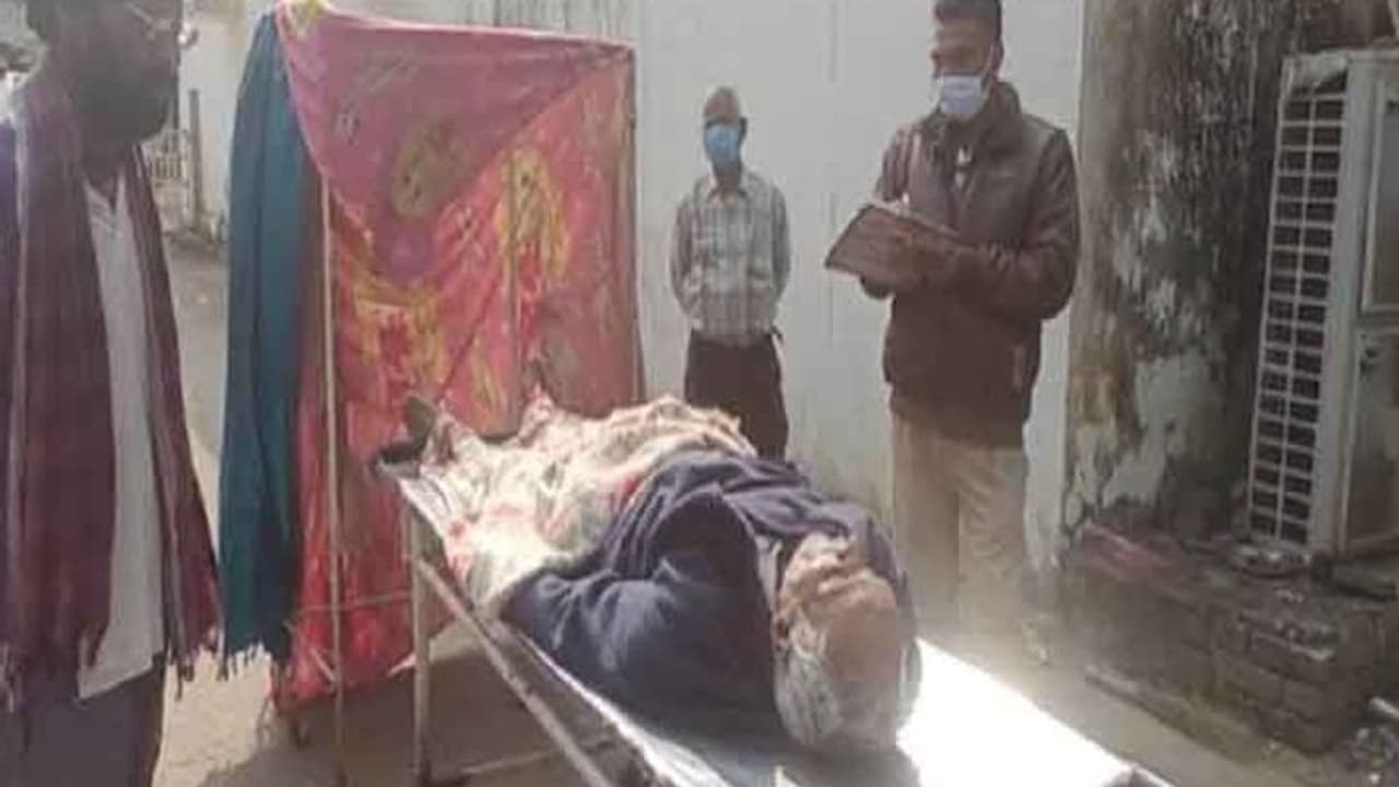 बूढ़े बाप पर जुल्म की इंतहां! बेबस होकर लगा ली फांसी, नोट लिखा 'मेरे बेटा बहू को आखिरी सांस तक जेल में रखना' बूढ़े बाप पर जुल्म की इंतहां! बेबस होकर लगा ली फांसी, नोट लिखा 'मेरे बेटा बहू को आखिरी सांस तक जेल में रखना'