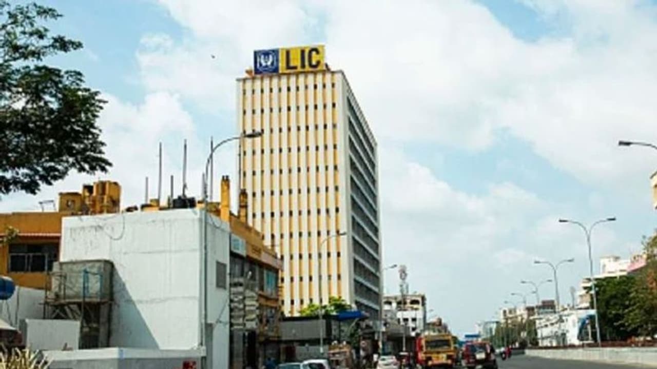 4 मई को ओपन होगा LIC IPO, आइए यहां पढ़ें इसके बारे में 10 अहम बातें 4 मई को ओपन होगा LIC IPO, आइए यहां पढ़ें इसके बारे में 10 अहम बातें