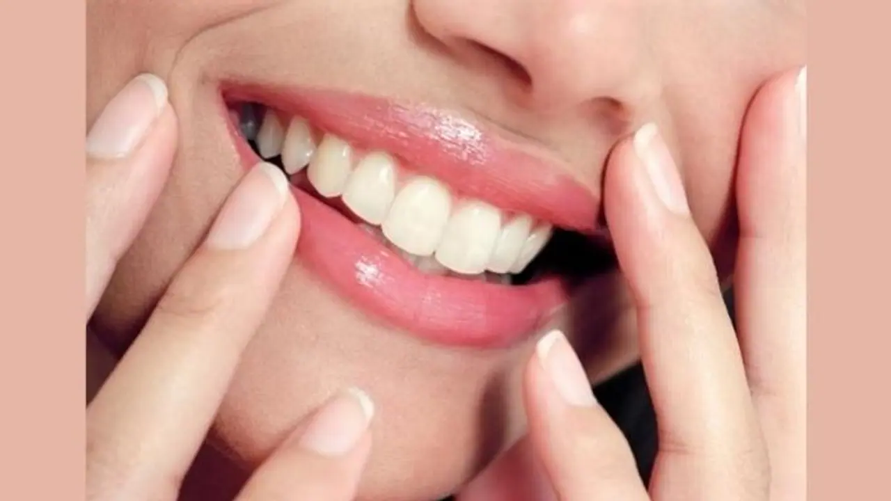 Oral Health: दांतों की मजबूती और चमक बरकरार रखने के लिए इन फलों का सेवन आपके लिए है सबसे बेहतर Oral Health: दांतों की मजबूती और चमक बरकरार रखने के लिए इन फलों का सेवन आपके लिए है सबसे बेहतर