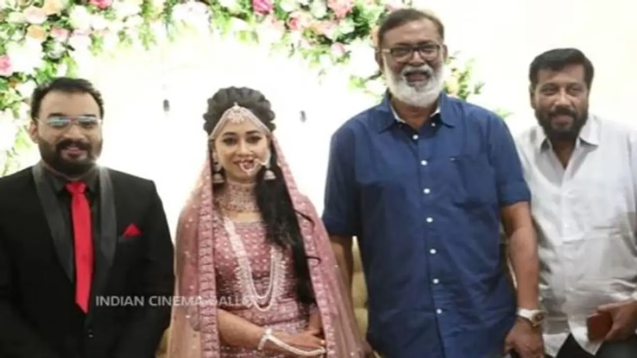 Zinil Sainudeen : ആഘോഷപൂര്വം സിനില് സൈനുദ്ദീന്റെ വിവാഹ വിരുന്ന് വീഡിയോ Zinil Sainudeen : ആഘോഷപൂര്വം സിനില് സൈനുദ്ദീന്റെ വിവാഹ വിരുന്ന് വീഡിയോ