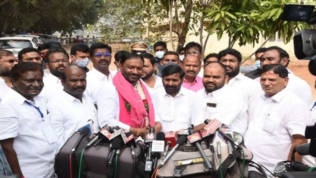 ఎమ్మెల్సీ ఎన్నికల్లో టీఆర్ఎస్ జోరు... అసెంబ్లీ ఎన్నికలపై మంత్రి జగదీష్ రెడ్డి ఆసక్తికర వ్యాఖ్యలు ఎమ్మెల్సీ ఎన్నికల్లో టీఆర్ఎస్ జోరు... అసెంబ్లీ ఎన్నికలపై మంత్రి జగదీష్ రెడ్డి ఆసక్తికర వ్యాఖ్యలు