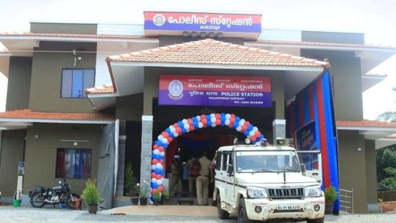 Kerala Police: മലപ്പുറത്ത് കസ്റ്റഡിയിലെടുത്ത ബൈക്കുമായി കറങ്ങിയ പൊലീസുകാർക്ക് സസ്പെൻഷൻ