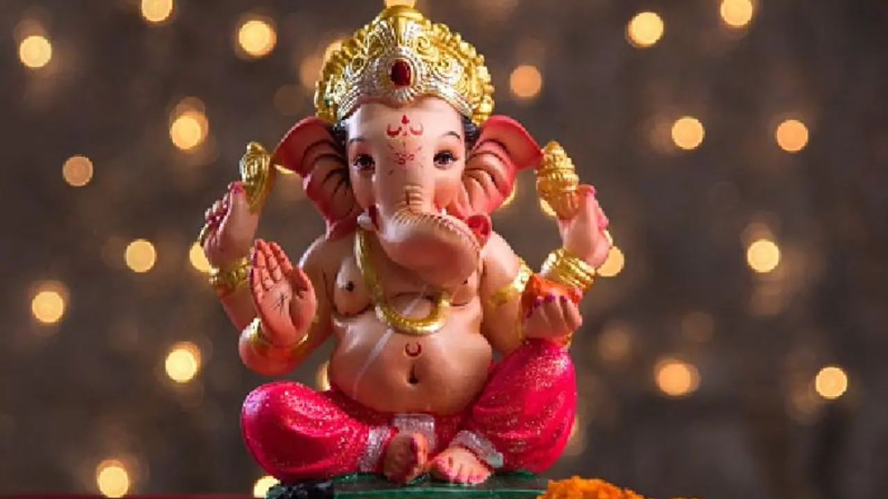 Ganesh Chaturthi 2022: মণ্ডপ সজ্জায় থাক বিশেষ চমক, জেনে নিন কীভাবে সাজাবেন ঠাকুর ঘর Ganesh Chaturthi 2022: মণ্ডপ সজ্জায় থাক বিশেষ চমক, জেনে নিন কীভাবে সাজাবেন ঠাকুর ঘর