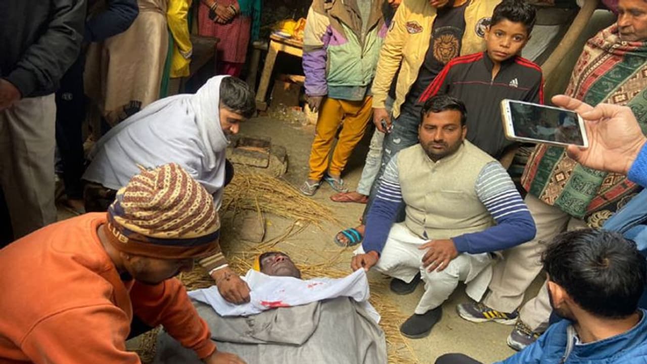 धरने पर बैठे किसान की ठंड से मौत, मचा हड़कंप धरने पर बैठे किसान की ठंड से मौत, मचा हड़कंप