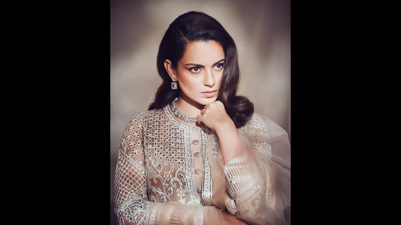 Kangana ranaut ने रेस्त्रां में की 'गंदी' हरकत, Video हुआ वायरल, फैंस ने जमकर किया ट्रोल