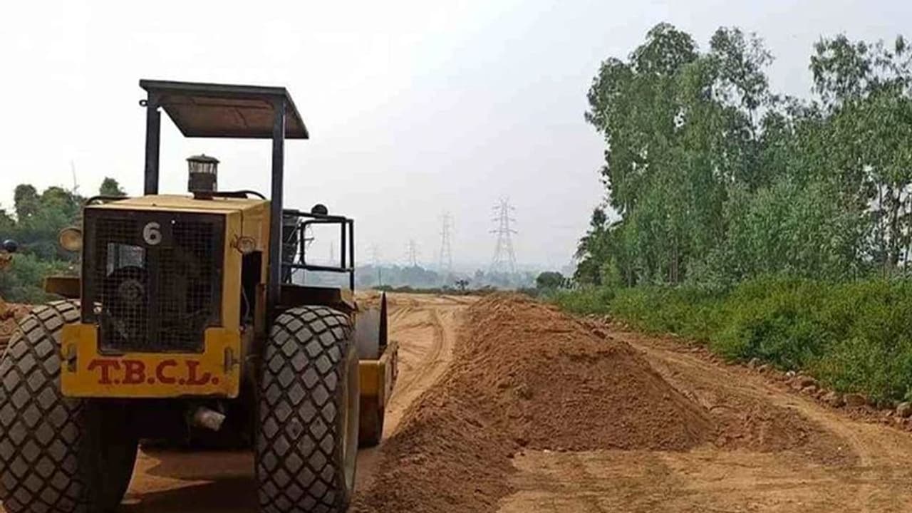 MP: जीजा दीदी को श्रद्धांजलि देने दिल्ली गए थे CDS बिपिन रावत के साले, इधर जमीन पर हो गया कब्जा, जानें मामला MP: जीजा दीदी को श्रद्धांजलि देने दिल्ली गए थे CDS बिपिन रावत के साले, इधर जमीन पर हो गया कब्जा, जानें मामला