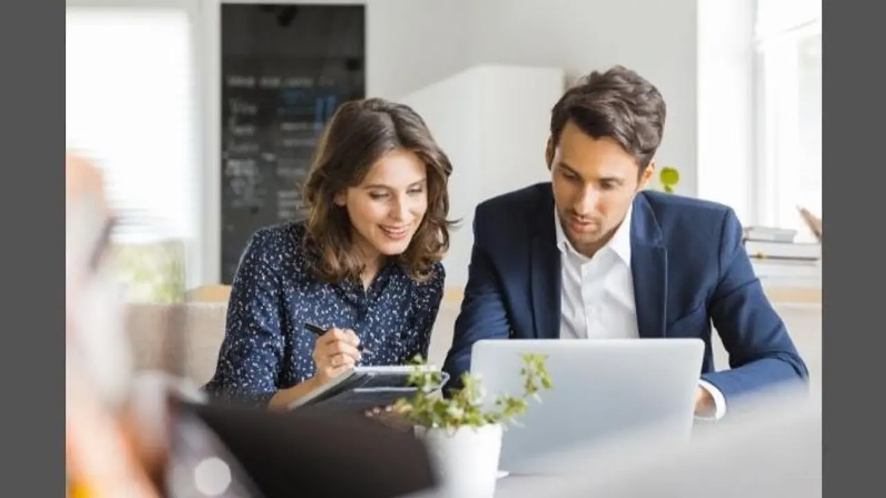 Vastu For Office Table: চাকরিতে উন্নতি করতে টেবিল সাজান বাস্তু মেনে, জেনে নিন বাস্তু মত Vastu For Office Table: চাকরিতে উন্নতি করতে টেবিল সাজান বাস্তু মেনে, জেনে নিন বাস্তু মত
