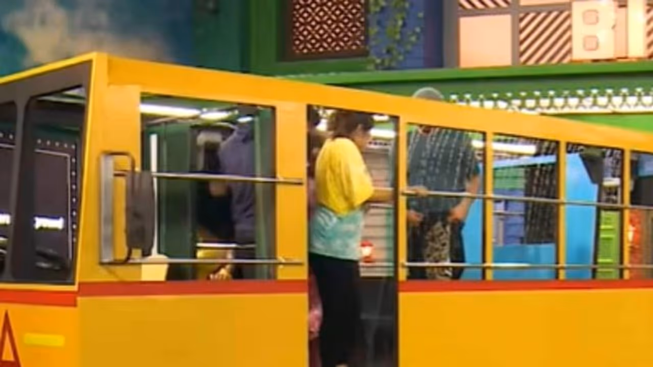 Bigg Boss Tamil 5 : பீட்ஸா சாப்பிட பேருந்திலிருந்து இறங்கிய பிரியங்கா.. இந்த வாரம் தப்பி பிழைத்த நிரூப்... Bigg Boss Tamil 5 : பீட்ஸா சாப்பிட பேருந்திலிருந்து இறங்கிய பிரியங்கா.. இந்த வாரம் தப்பி பிழைத்த நிரூப்...