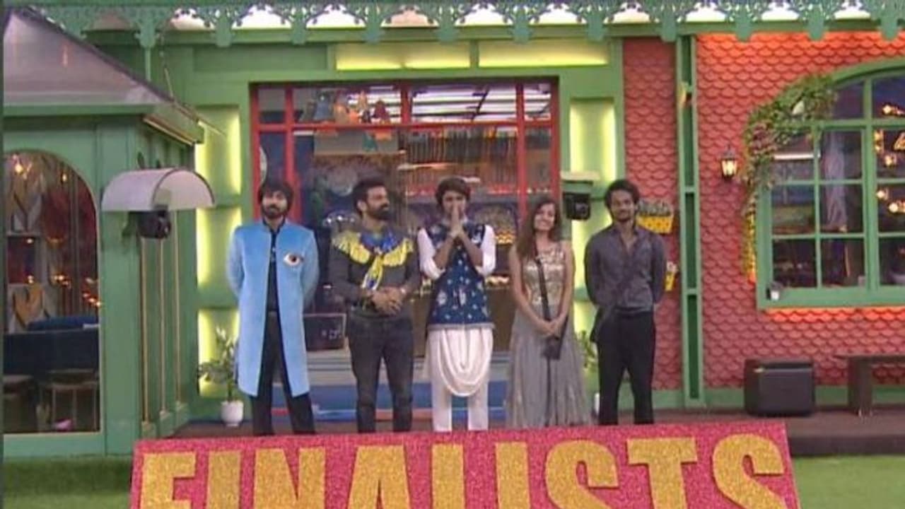 Bigg Boss Telugu 5 : టైటిల్ రేసులో వీరుడు అతడే... టఫ్ ఫైట్ సాగేది ఎవరి మధ్య అంటే! Bigg Boss Telugu 5 : టైటిల్ రేసులో వీరుడు అతడే... టఫ్ ఫైట్ సాగేది ఎవరి మధ్య అంటే!