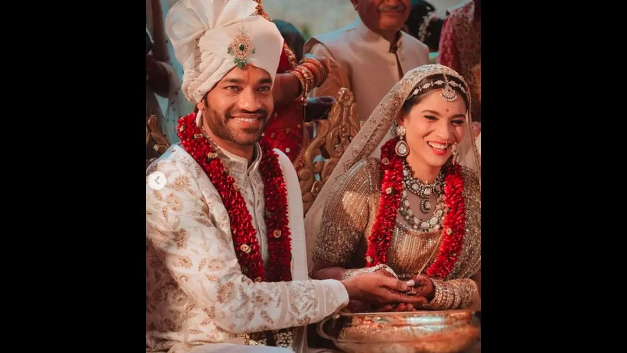 Ankita Lokhande starts new beginning with 'saathiya' Vicky Jain [Video]