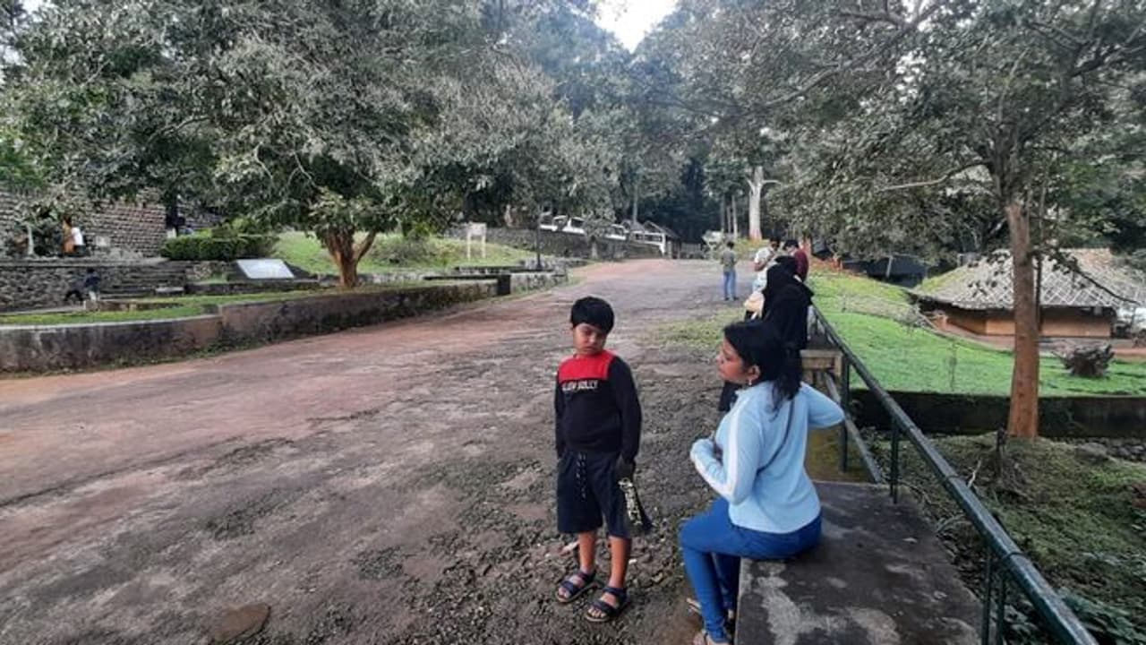 করোনার ভয়ে মুর্শিদাবাদ ছাড়ছেন পর্যটকরা, বন্ধ একাধিক সাংস্কৃতিক অনুষ্ঠান করোনার ভয়ে মুর্শিদাবাদ ছাড়ছেন পর্যটকরা, বন্ধ একাধিক সাংস্কৃতিক অনুষ্ঠান