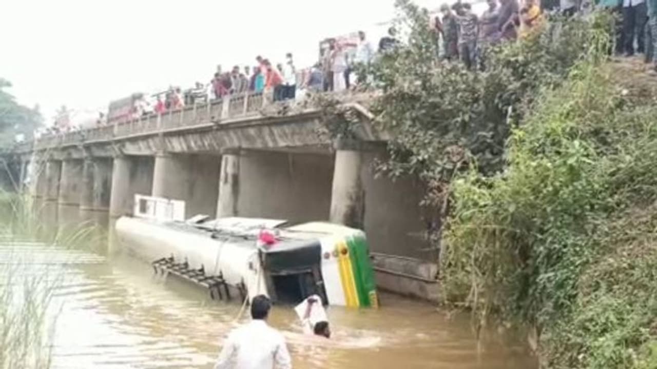 West Godavari Bus Accident : బస్సు పర్ఫెక్ట్.. మానవ తప్పిదమే వల్లే ప్రమాదం : అధికారులు