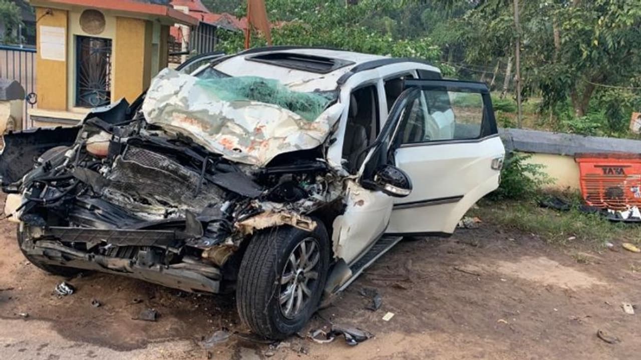 Tanker lorry car accident : ടാങ്കർ ലോറിയും കാറും കൂട്ടിയിടിച്ച് കാർ യാത്രക്കാരന് പരിക്ക്