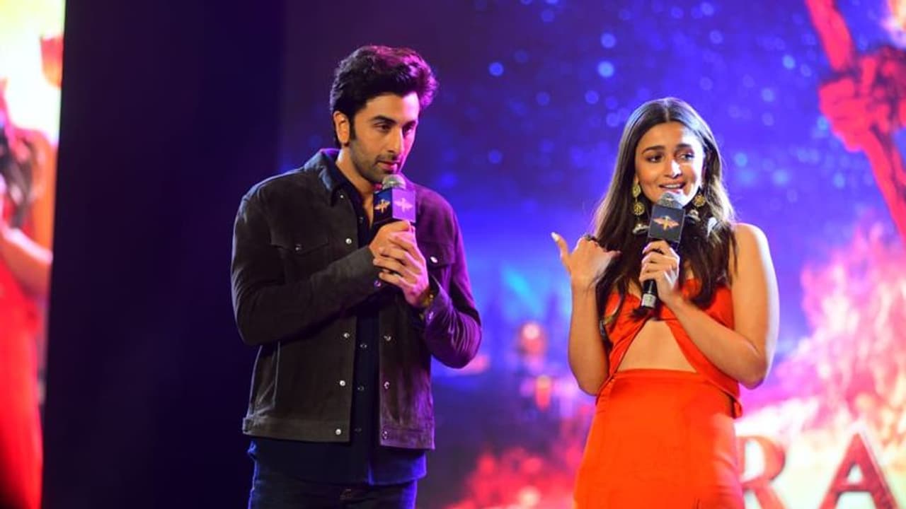 রাজা মৌলির হাত ধরে দক্ষিণ ভারতে ডানা মেলবে ব্রহ্মাস্ত্র,বাহুবলীর পর ফের করণ জোহরের সঙ্গে যুগলবন্দী পরিচালকের