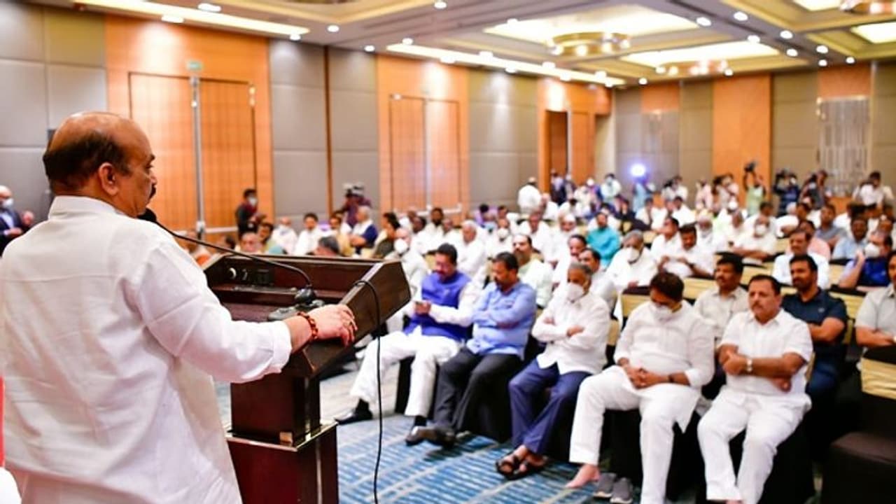 Anti Conversion Bill Karnataka ಪರ ವಿರೋಧದ ನಡುವೆ ಡಿ.22 ಅಥವಾ 23ಕ್ಕೆ ಮತಾಂತರ ನಿಷೇಧ ಕಾಯ್ದೆ ಮಂಡನೆ? Anti Conversion Bill Karnataka ಪರ ವಿರೋಧದ ನಡುವೆ ಡಿ.22 ಅಥವಾ 23ಕ್ಕೆ ಮತಾಂತರ ನಿಷೇಧ ಕಾಯ್ದೆ ಮಂಡನೆ?