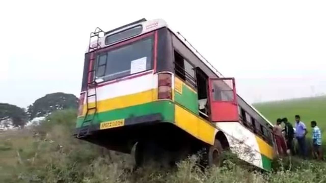 চরম মর্মান্তিক, ওড়িশায় ভয়াবহ দুর্ঘটনায় বাস উলটে বাংলার ৬ পর্যটকের মৃত্যু চরম মর্মান্তিক, ওড়িশায় ভয়াবহ দুর্ঘটনায় বাস উলটে বাংলার ৬ পর্যটকের মৃত্যু