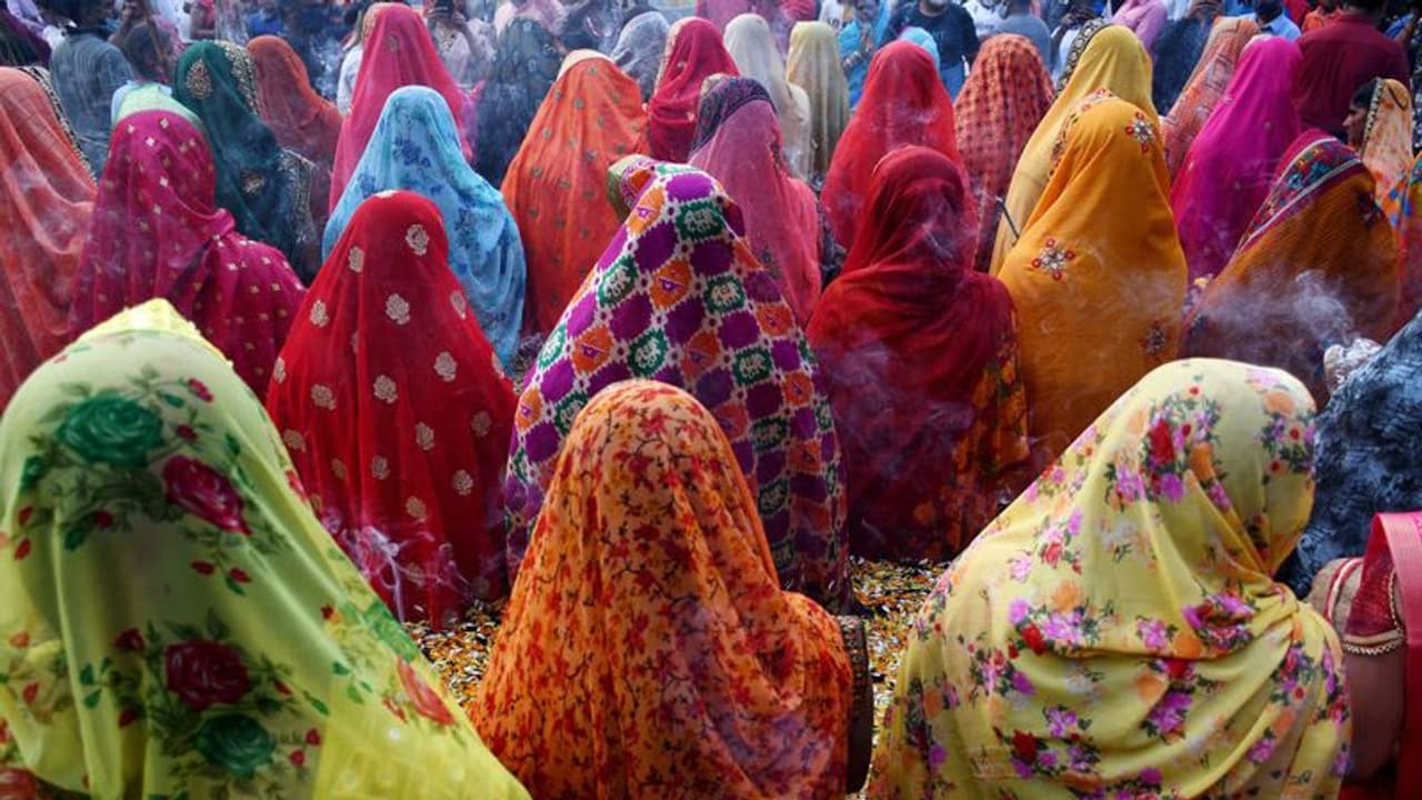 Suicide : കഴിഞ്ഞ വര്‍ഷം ആത്മഹത്യ ചെയ്തത് 22,372 വീട്ടമ്മമാര്‍; എന്താണിതിന് കാരണം?