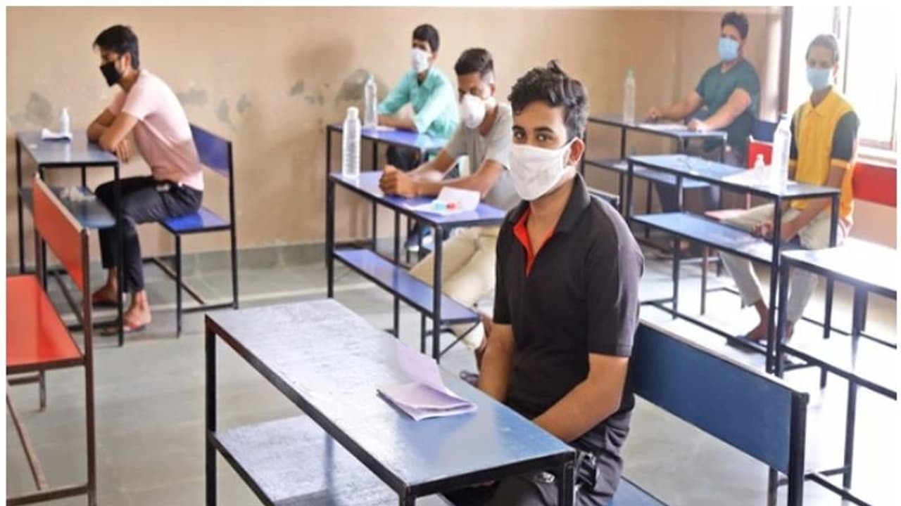 CUCET Exam in 12 languages : കേന്ദ്ര സർവ്വകലാശാല പൊതുപരീക്ഷ ഇനി മലയാളത്തിലും; 12 ഭാഷകളിൽ നടത്താൻ തീരുമാനം CUCET Exam in 12 languages : കേന്ദ്ര സർവ്വകലാശാല പൊതുപരീക്ഷ ഇനി മലയാളത്തിലും; 12 ഭാഷകളിൽ നടത്താൻ തീരുമാനം