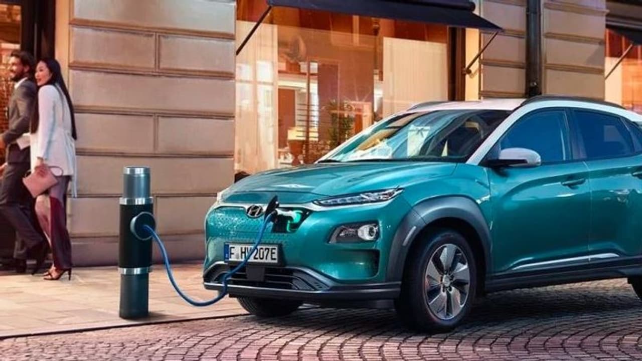 MP: इलेक्ट्रिक व्हीकल को घर पर किया चार्ज तो लग सकता है बड़ा झटका, जानें वजह MP: इलेक्ट्रिक व्हीकल को घर पर किया चार्ज तो लग सकता है बड़ा झटका, जानें वजह