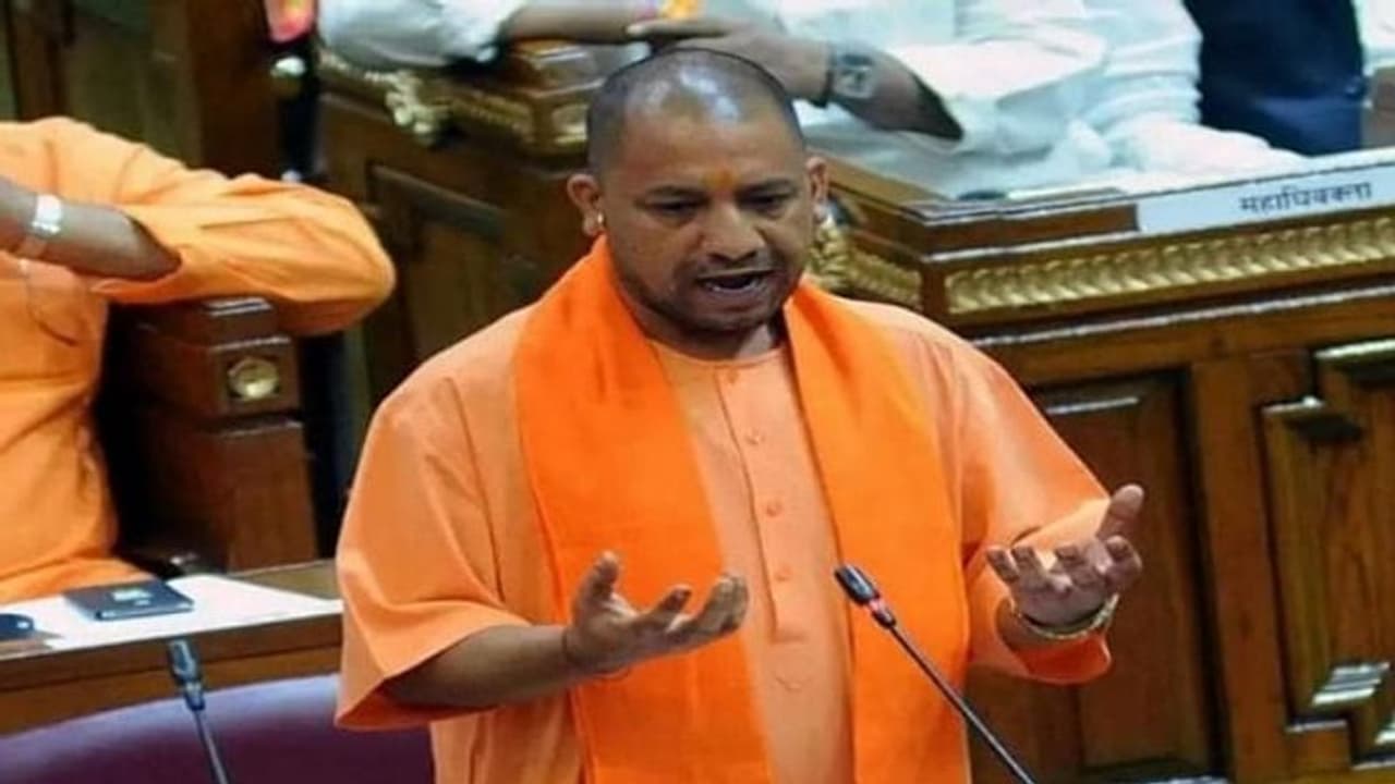 सदन में विपक्ष पर जमकर बरसे CM योगी, कहा अब बहरुपिया ब्रांड बन गए समाजवादी सदन में विपक्ष पर जमकर बरसे CM योगी, कहा अब बहरुपिया ब्रांड बन गए समाजवादी