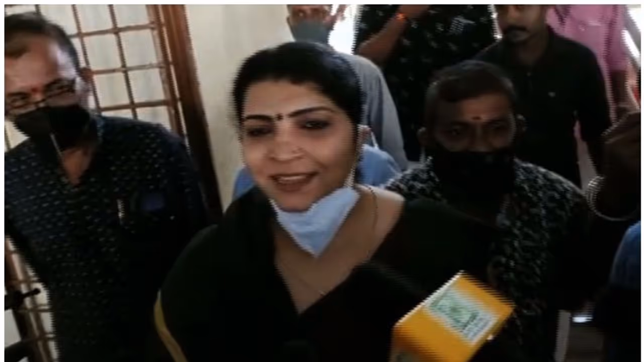 Saritha Nair Treatment : 'അപായപ്പെടുത്താന്‍ ശ്രമം, വിഷം നല്‍കി', പിന്നില്‍ ആരെന്ന് വെളിപ്പെടുത്തുമെന്ന് സരിത