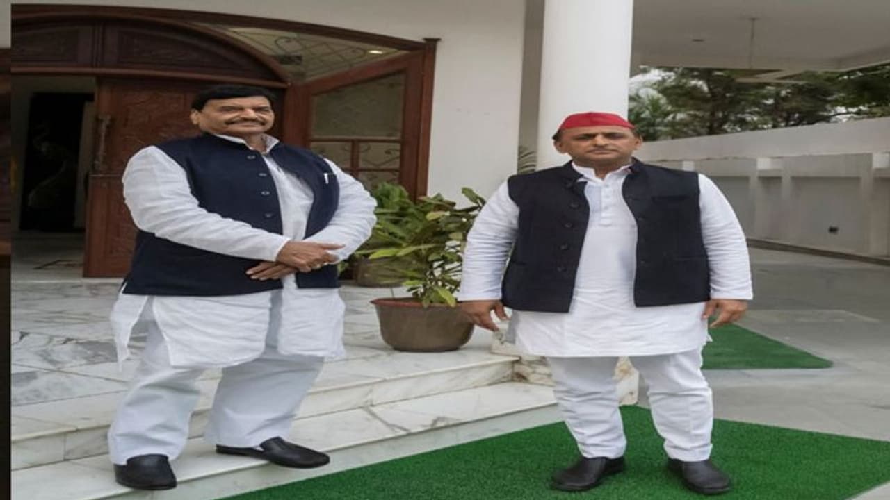 समाजवादी पार्टी ने गठबंधन दलों की बुलाई बैठक, शिवपाल यादव और अन्य नेताओं को किया गया आमंत्रित समाजवादी पार्टी ने गठबंधन दलों की बुलाई बैठक, शिवपाल यादव और अन्य नेताओं को किया गया आमंत्रित