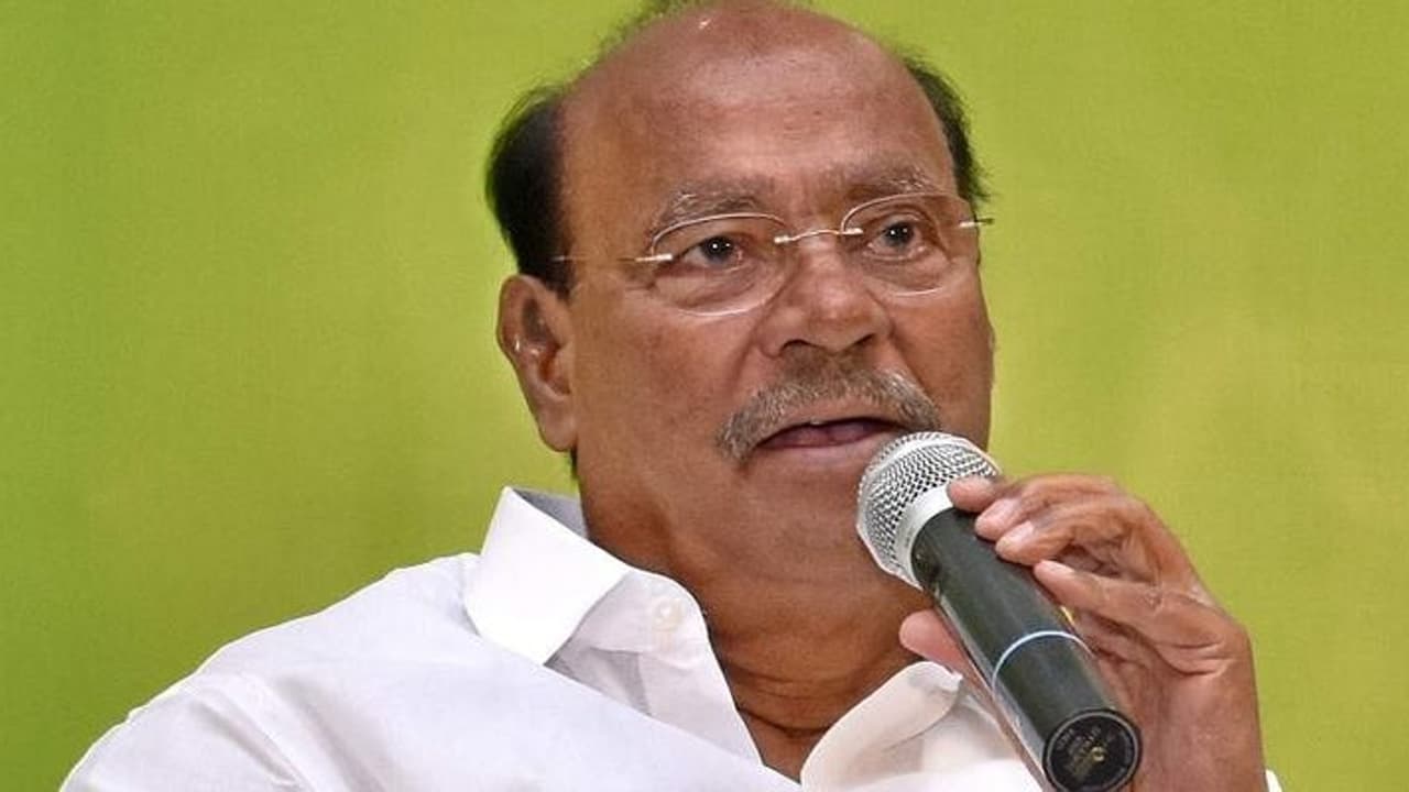 திமுக வாக்குறுதி என்ன ஆச்சு.. காவல்துறையில் நிர்வாக முட்டுக்கட்டை.. ஓங்கி அடித்த பாமக நிறுவனர் ராமதாஸ் திமுக வாக்குறுதி என்ன ஆச்சு.. காவல்துறையில் நிர்வாக முட்டுக்கட்டை.. ஓங்கி அடித்த பாமக நிறுவனர் ராமதாஸ்