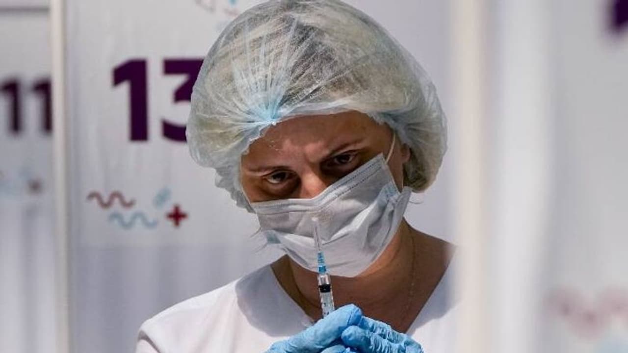 Covid का नया लक्षण आया सामने, पेट दर्द होने पर टेस्ट कराया तो संक्रमित निकला व्यक्ति Covid का नया लक्षण आया सामने, पेट दर्द होने पर टेस्ट कराया तो संक्रमित निकला व्यक्ति