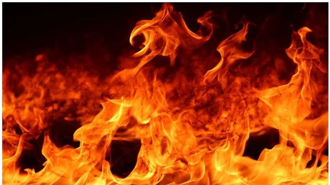 Bengaluru Crime: ಬಾರ್‌ಗೆ ಬೆಂಕಿ ಹಚ್ಚಲು ಬಂದವರು ಅಮಲಲ್ಲಿ ಕಾಂಡಿಮೆಂಟ್ಸ್‌ ಸುಟ್ಟರು