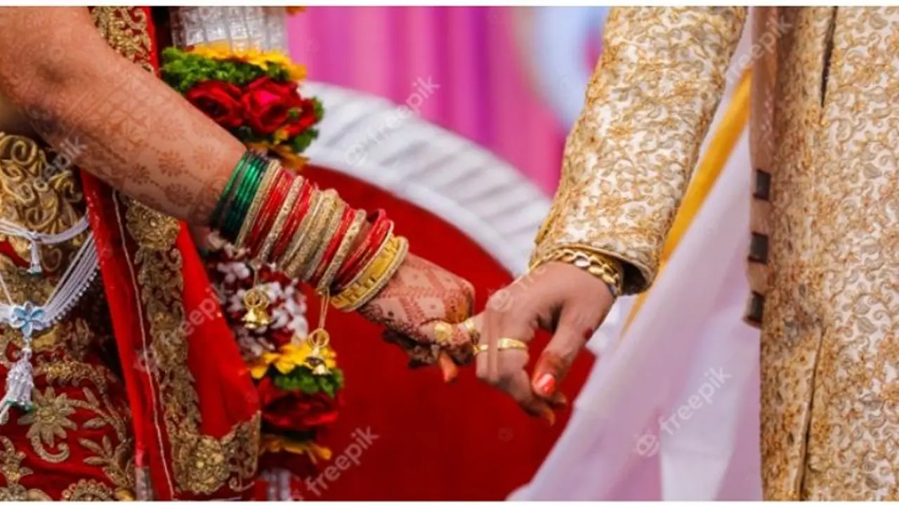 Fake marriage : அரசின் திருமண நிதி உதவியை பெற இப்படியா நடப்பாங்க.? உ.பி.யில் சகோதரியை திருமணம் செய்த சகோதரன்! Fake marriage : அரசின் திருமண நிதி உதவியை பெற இப்படியா நடப்பாங்க.? உ.பி.யில் சகோதரியை திருமணம் செய்த சகோதரன்!