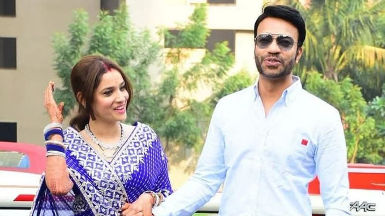 इसलिए Ankita Lokhande Vicky Jain ने किया रायपुर में होने वाला रिसेप्शन कैंसिल, नहीं जाएंगे हनीमून पर भी इसलिए Ankita Lokhande Vicky Jain ने किया रायपुर में होने वाला रिसेप्शन कैंसिल, नहीं जाएंगे हनीमून पर भी