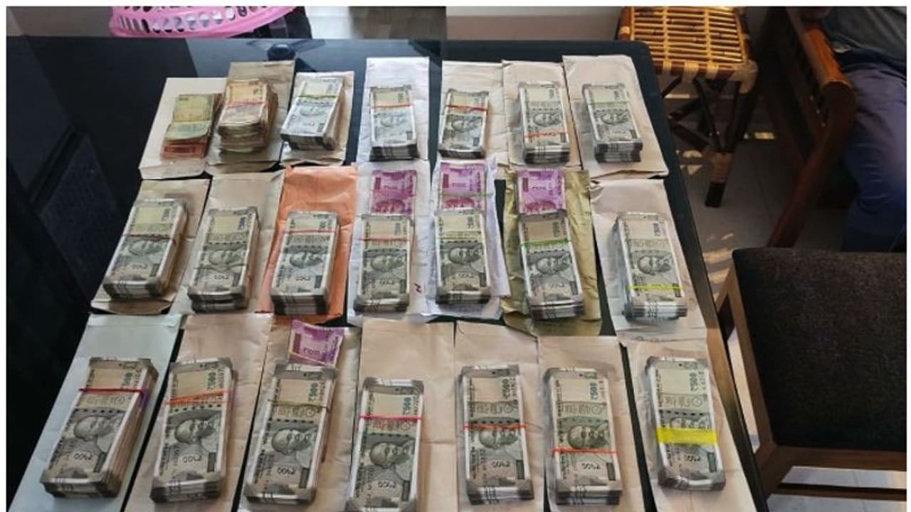 മലിനീകരണ നിയന്ത്രണ ബോര്‍ഡിലെ കൈക്കൂലി; ജോസ് മോന്‍ ഒളിവില്‍, പൊലീസിന്‍റെ സഹായം തേടി വിജിലന്‍സ്