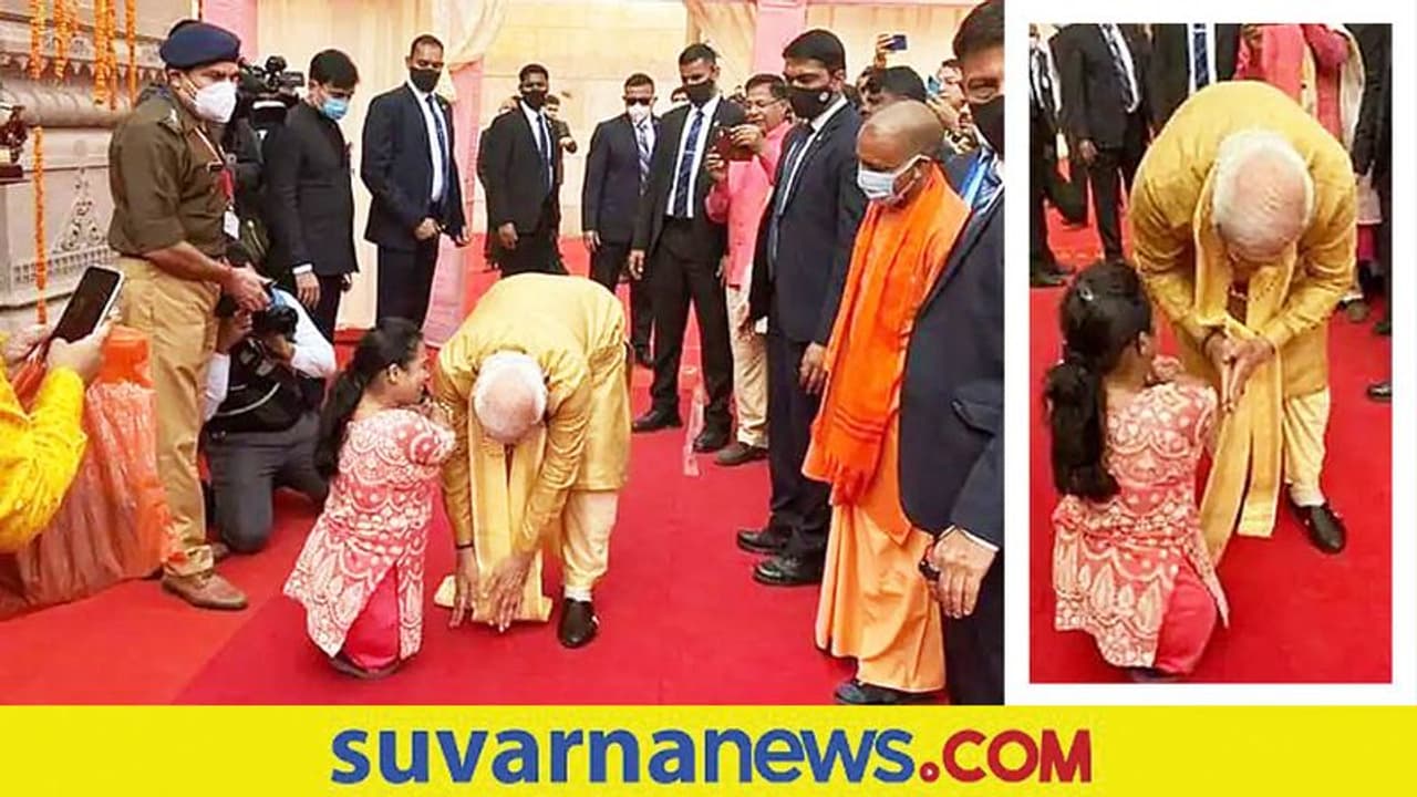 ದಿವ್ಯಾಂಗ ಮಹಿಳೆಯ ಕಾಲು ಮುಟ್ಟಿ ನಮಸ್ಕರಿಸಿದ PM Modi